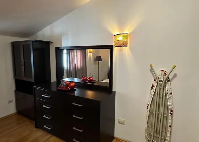Hana * Tirana